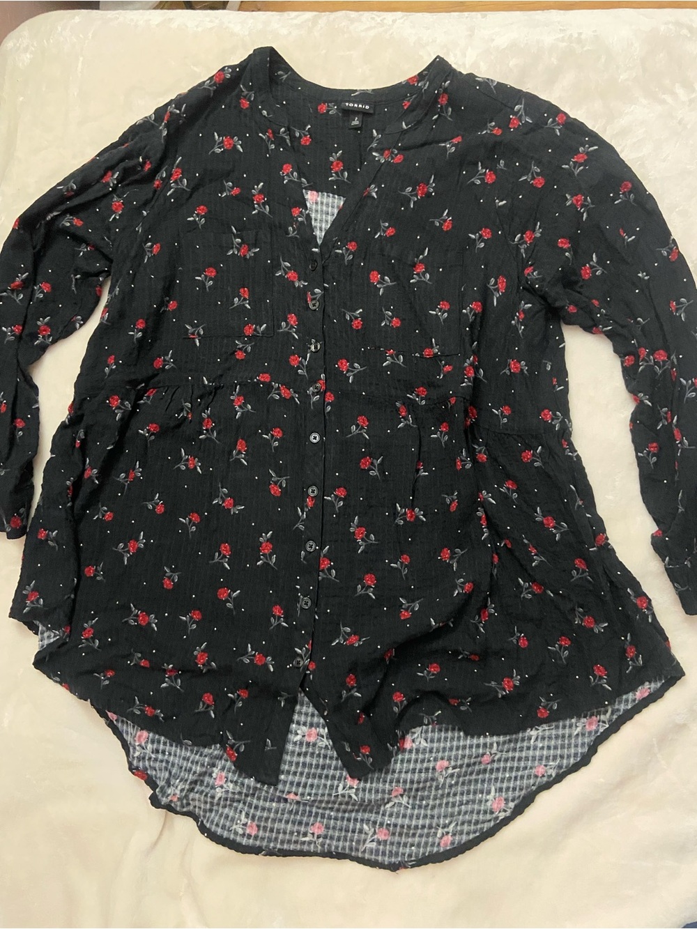 Torrid Black Button-Front Floral Tunic with Red Rose Print size 2